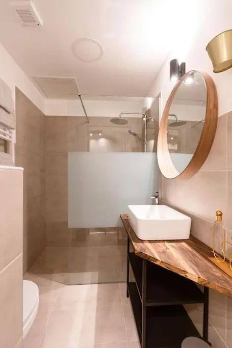 Brandnewchainbridgehome For 2-Fastwifi/Ac/Smarttv Budapest Lägenhet